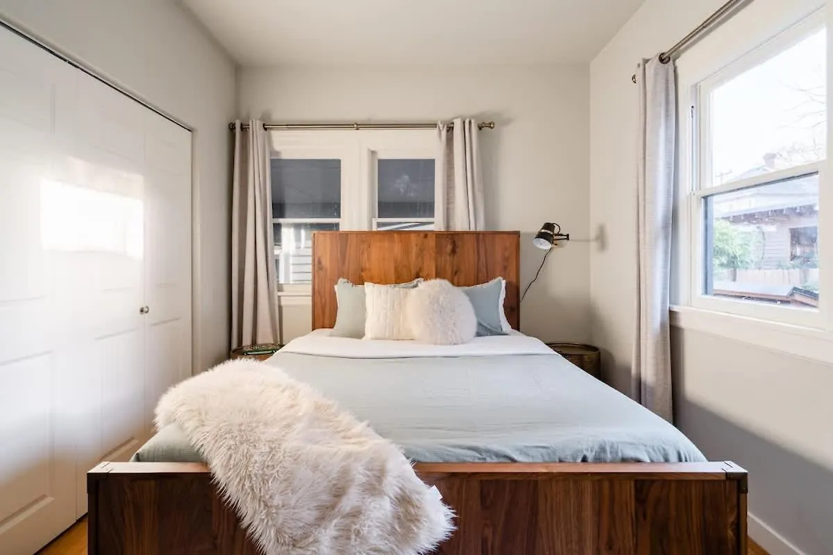 Dom wakacyjny Stay Portland - 1922 Craftsman Compound In Laurelhurst - Sleeps 16